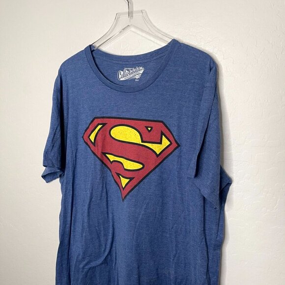 Old Navy Collectabilitees Superman T-Shirt 2XLT - Picture 2 of 3